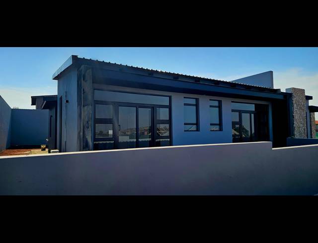 3 BEDROOM FREESTANDING FOR SALE IN CASHAN